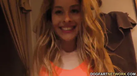 Brutalt jävla mellan raser för den elaka unga flickan Lilly Ford