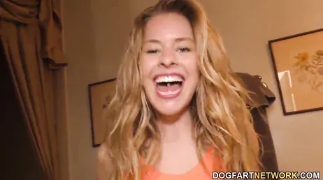 Brutalt jävla mellan raser för den elaka unga flickan Lilly Ford