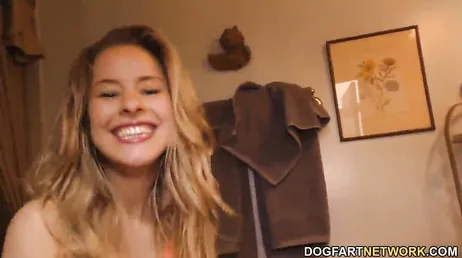 Brutalt jävla mellan raser för den elaka unga flickan Lilly Ford