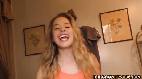 Brutalt jävla mellan raser för den elaka unga flickan Lilly Ford