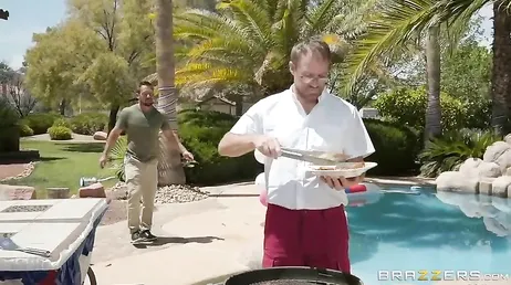 Cet homme est un cocu gâté, il le prend très bien..