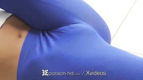 Comme il aime me regarder pendant qu'il me fait une bonne pipe