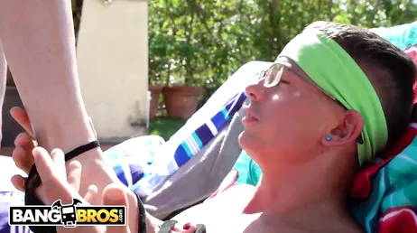 Cory Chase lämnar två killar torra, den här kvinnan är en mycket jävla kvinna..