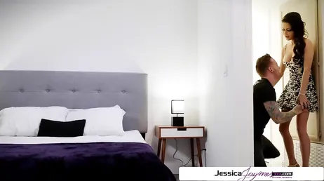 Jessica Jaymes adore quand son garçon lui mange toute la chatte