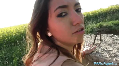 A mexicana Frida Sante acaba engolindo sêmen como uma campeã