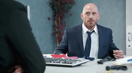 Non vedo come il colloquio di lavoro con questa donna matura si surriscaldi...