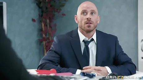 Non vedo come il colloquio di lavoro con questa donna matura si surriscaldi...
