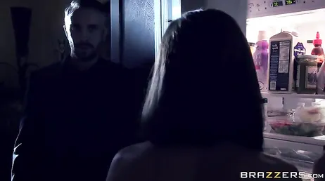 Adriana Chechik aime toujours la grosse bite de Keiran Lee