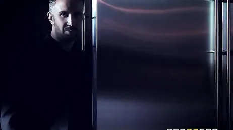 Adriana Chechik aime toujours la grosse bite de Keiran Lee