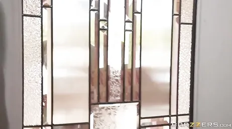 Fanculo la fattorina, come è arrapata che viene a casa mia...