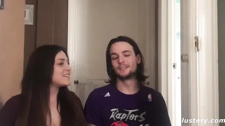 Casal amador transando pela primeira vez na frente de uma câmera de vídeo