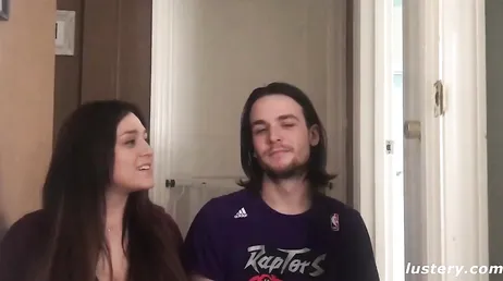 Casal amador transando pela primeira vez na frente de uma câmera de vídeo