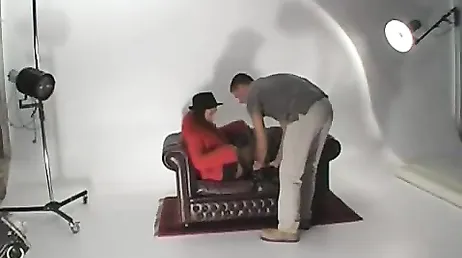 La modella smette di scattare foto, vuole scopare davvero forte