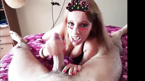 Vidéo porno d'un couple espagnol le soir d'Halloween