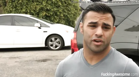 La mora incontra un ragazzo e finisce per scoparsene un altro..
