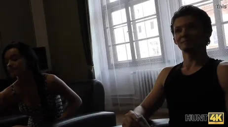 Ama molto il suo ragazzo, sì, ma scopa con gli altri...