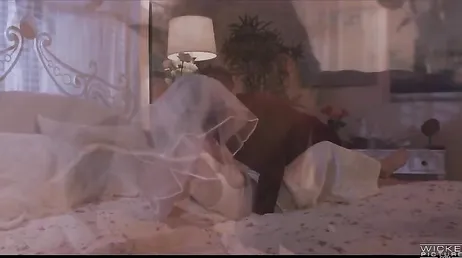 Godersi la prima notte di nozze con una gran scopata hardcore
