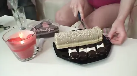 Une vingtaine enceinte baisée par toute sa famille : incroyable !