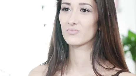 Che piacere dà ad una giovane ragazza farsi leccare la figa da un uomo di colore?