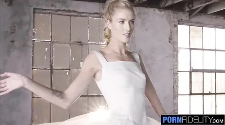 Quello che vuole la modella è scoparsi il fotografo, quanto è intelligente...