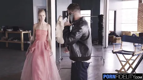Quello che vuole la modella è scoparsi il fotografo, quanto è intelligente...