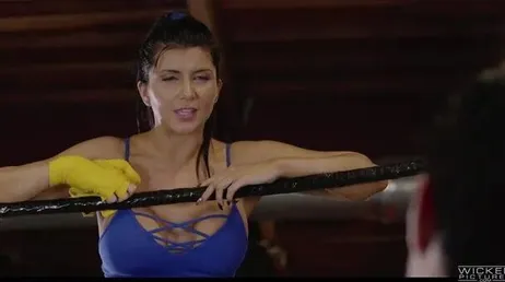 Romi Rain, la super-héroïne que tout le monde veut baiser, normal...