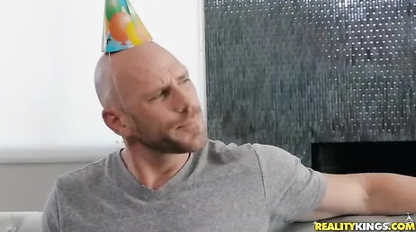 So feiert man einen schönen Geburtstag mit einem tollen Fick.