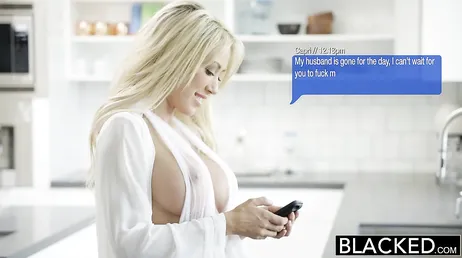 Capri Cavalli fa fatica a scopare, che cazzo ha il negro