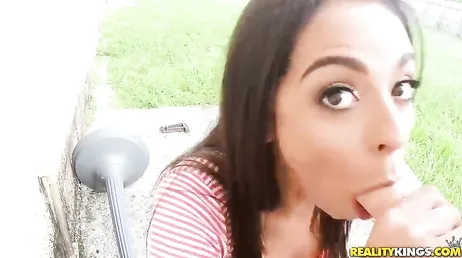 Come gli piace quando gli lasciano la faccia piena di sperma caldo..