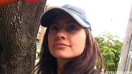 Sexig brunett latina blir knullad för några räkningar...
