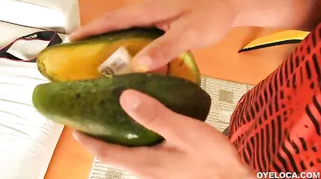 Sexig brunett latina blir knullad för några räkningar...