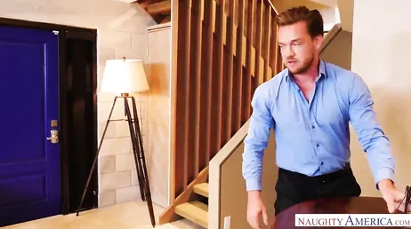 Si je me déshabille et que tu me baises, tu me donneras un meilleur prix pour la maison ?