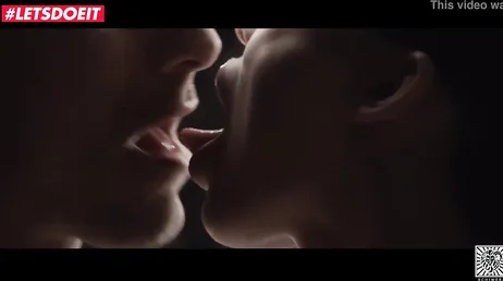 Det är ett nöje att se den busty Aletta Ocean knulla, vilken slampa!