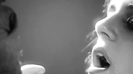 Enorm deep throat i en retro XXX porrfilm