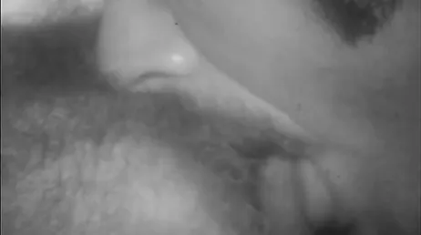 Enorm deep throat i en retro XXX porrfilm