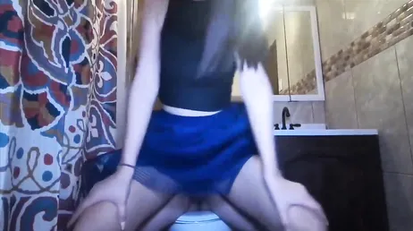 Des amis rentrent à la maison pour dîner et je baise leur copine