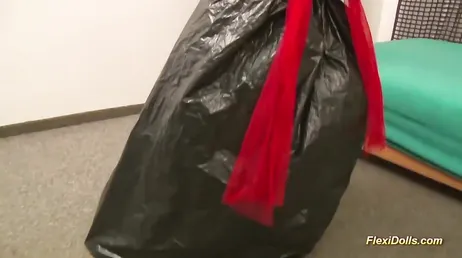 Brutal munjävla och vaginal knull som de ger till brunetten..