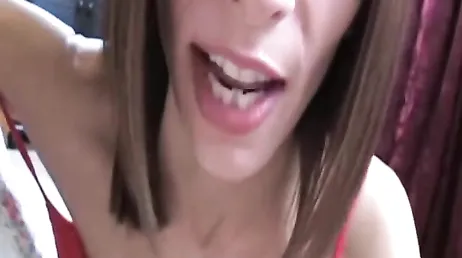 Porno fatto in casa! Cercando di vedere se gli sta bene su tutto il culo...