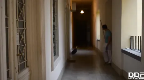 Städpojken knullar lärarens och elevens horor