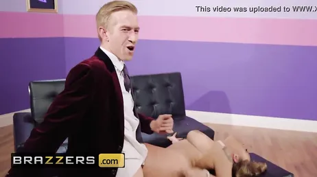 O apresentador Danny D fode a concorrente Liza Del Sierra