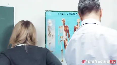 Uma punição muito severa para três estudantes muito conflituosos.