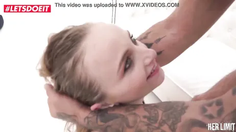 Sodomiser de force cette fille appelée Lady Bug