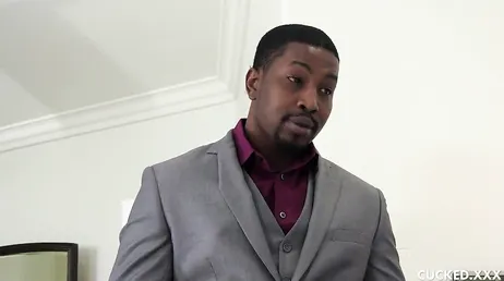 Son mari ne peut pas la baiser, alors laissez un bon black la baiser !