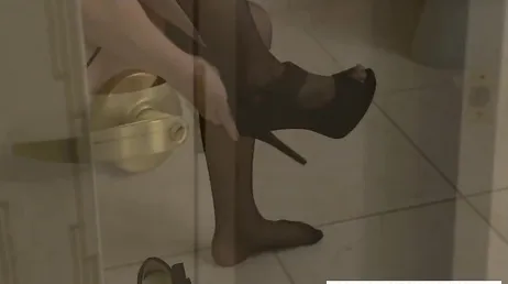 Vilken blick min dotters lärare ger mig, hon vill ha något...