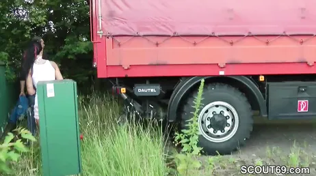 Hooker-trucker hangt rond voordat hij verdergaat met de route...