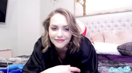 Mia Malkova med en enorm värme när hon ansluter