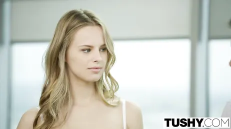 Jillian Janson reçoit la visite de l'étalon Mick Blue, attention !!