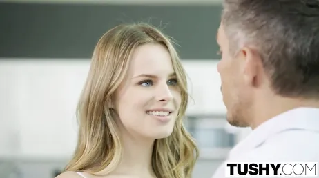Jillian Janson reçoit la visite de l'étalon Mick Blue, attention !!