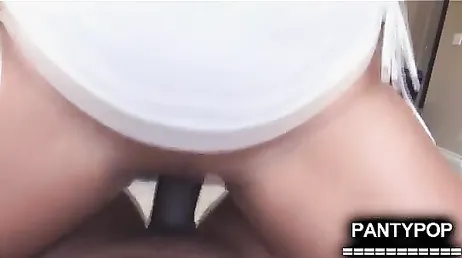 C'est la quantité de sperme qu'ils laissent sur le visage de cette Latina, quel soin du visage elle reçoit !