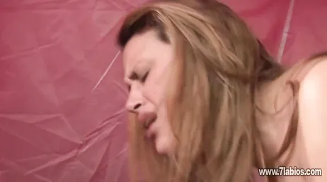 Latina muito sacanagem fodeu forte na barraca